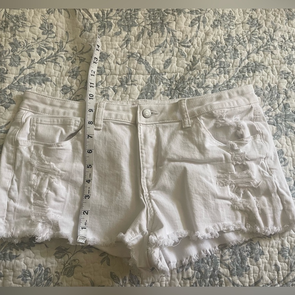 🔥 DEAL OF THE WEEK 🔥 White jean shorts distressed - Picture 4 of 6